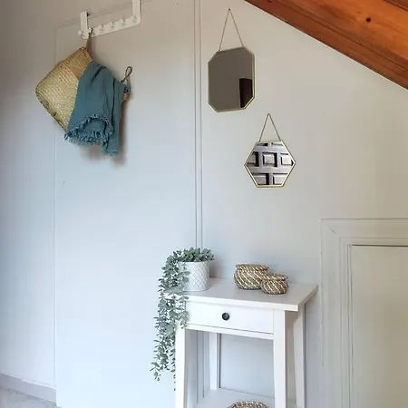 Antigua Estacion De Tren Acogedora En *