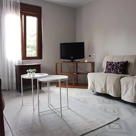 Antigua Estacion De Tren Acogedora En