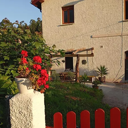 Antigua Estacion De Tren Acogedora En *